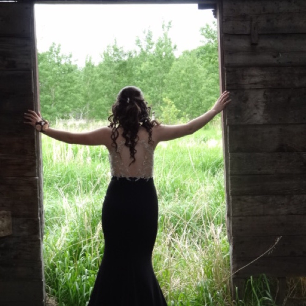 Graduation Gown - Picture 7 of 9